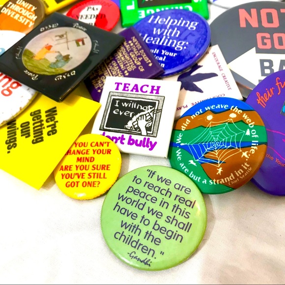 Lot of 26 Vintage Pins | Miscellaneous buttons - Picture 3 of 5